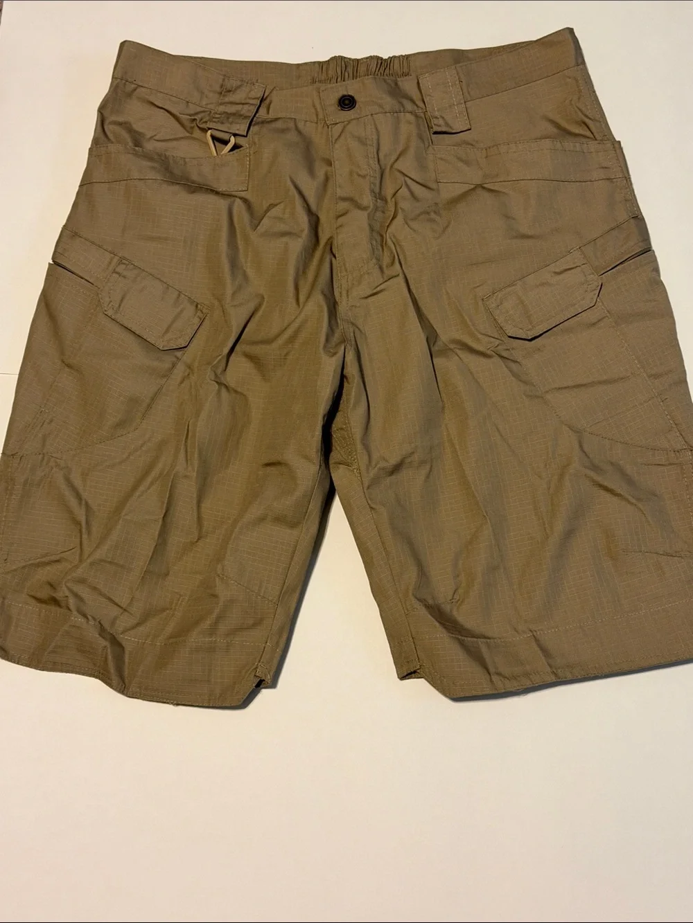 Men’s cargo shorts. Khaki. XL Partial elastic on waistband